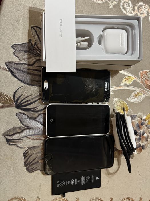 iPhone, Airpods, Samsung