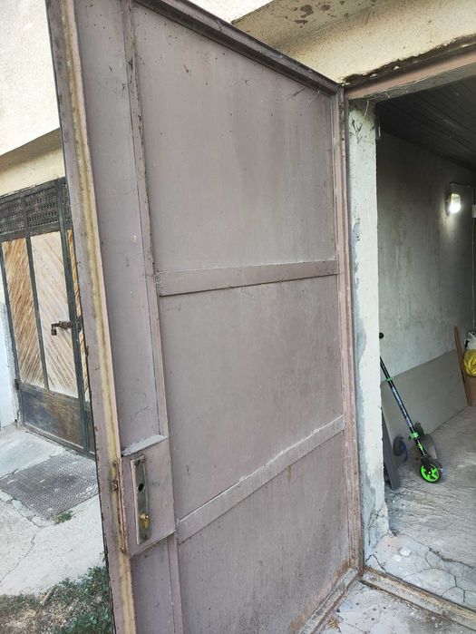 Метална гаражна врата - две крила