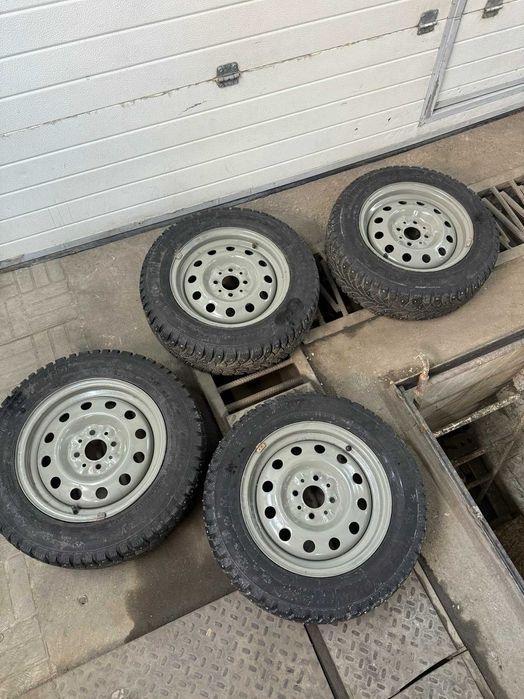 Зимние шины 185/65/R14 c дисками 4*98