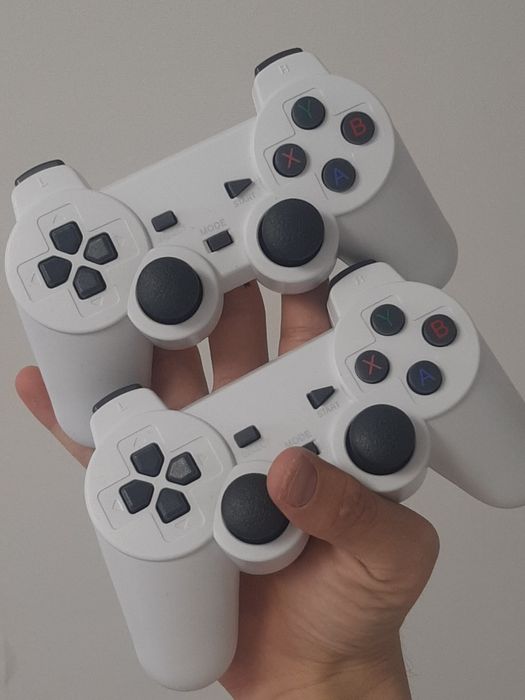 Проектор с двумя джойстиками