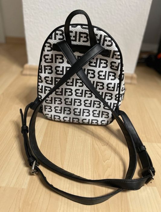 Нова дамска раница