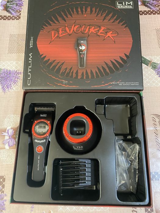 Masina de tuns devourer aproape noua