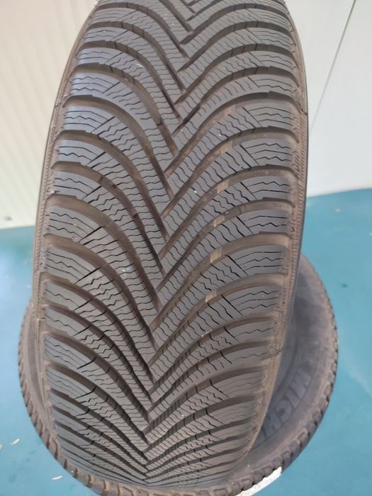 2 бр зимни 215/65/17 Michelin Дот 24г