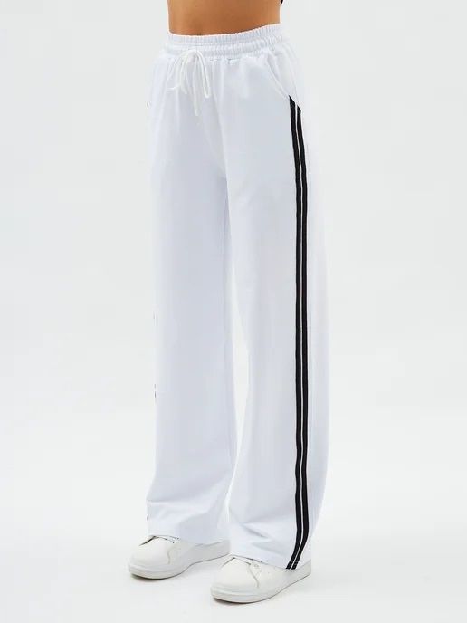 штаны с лампасами белые