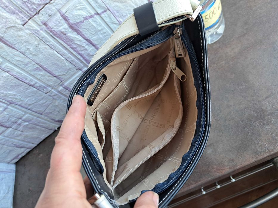 дамска чанта,малка тъмно синя чантичка LANCASTER -естествена кожа