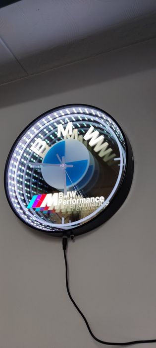 Часовник със светеща емблемата на BMW 3D RGB