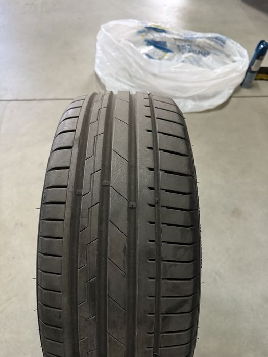 Vand 2 anvelope 225/45R18 + 2 anvelope 255/40 R18