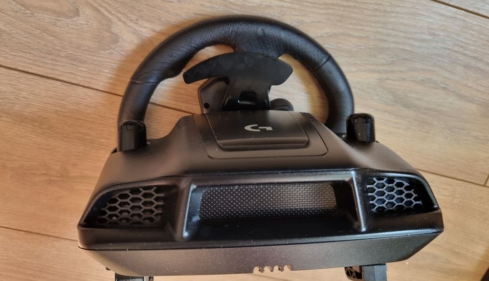 LOGITECH  trueforce G923 racing wheel, pedals,driving force shifter