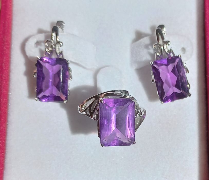 Украшение  из  серебра