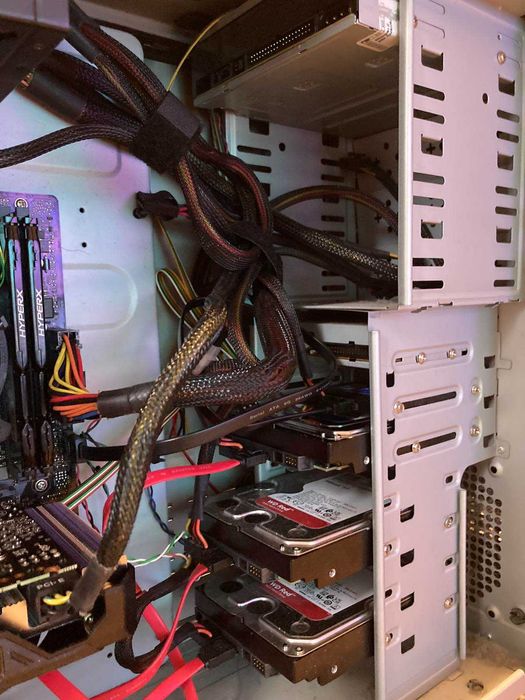 Компютърна конфигурация за Видеообработка и Игри