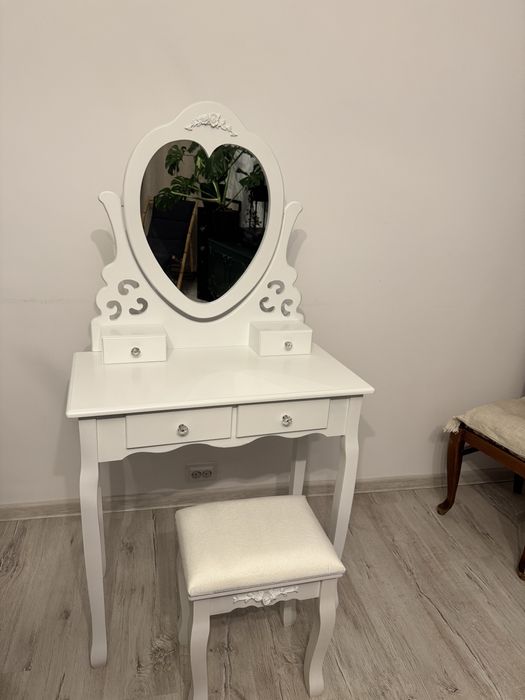 Masuta de machiaj Vanity