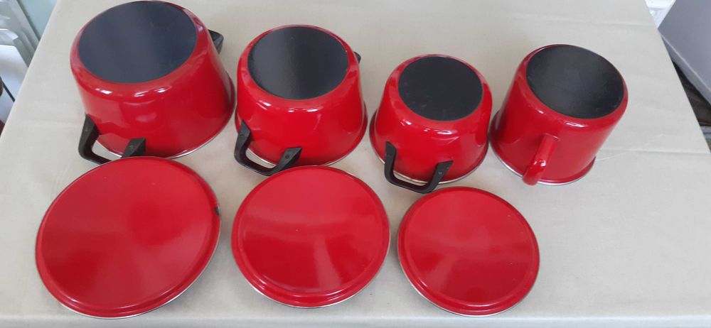 Продается набор кастрюль ГДР 1970г.