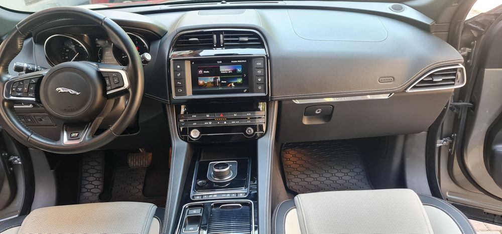Jaguar F Pace R sport . Automat . 2018 . Km 98000