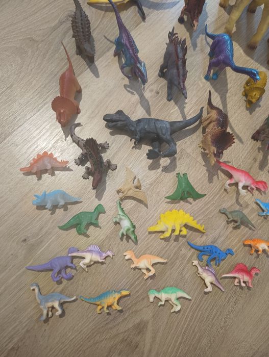 46 de dinozauri plastic