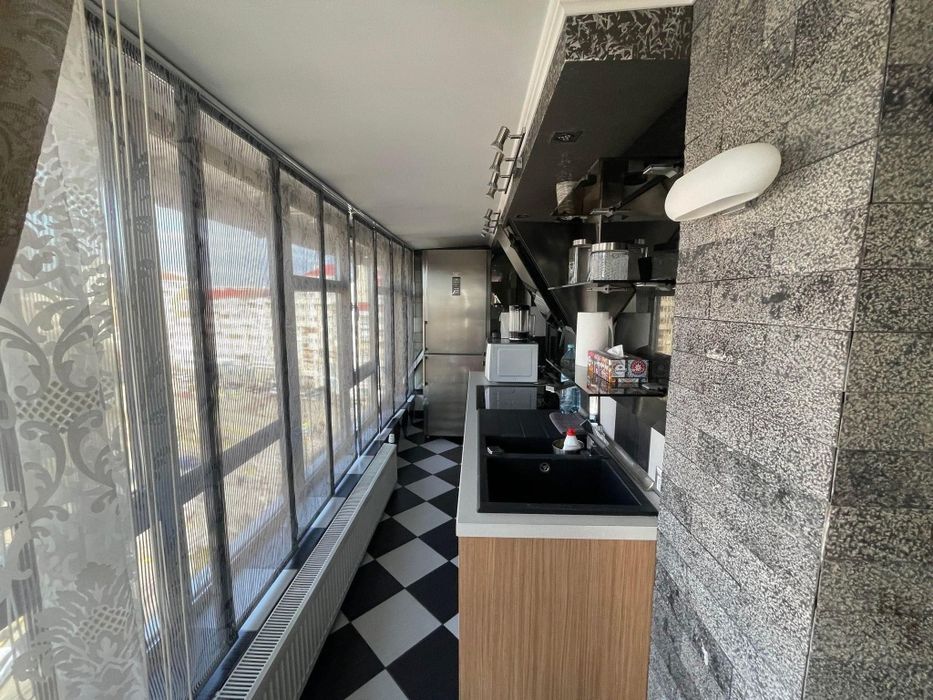 Închiriez apartament cu 2 camere