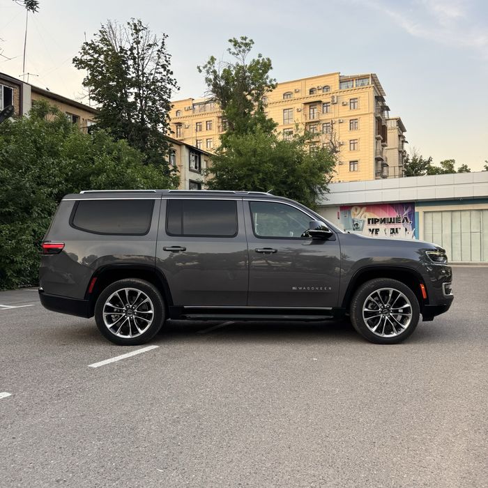 Jeep Wagoneer  в идеальном состоянии