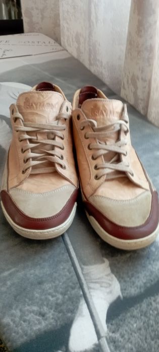 Кожаные кроссовки