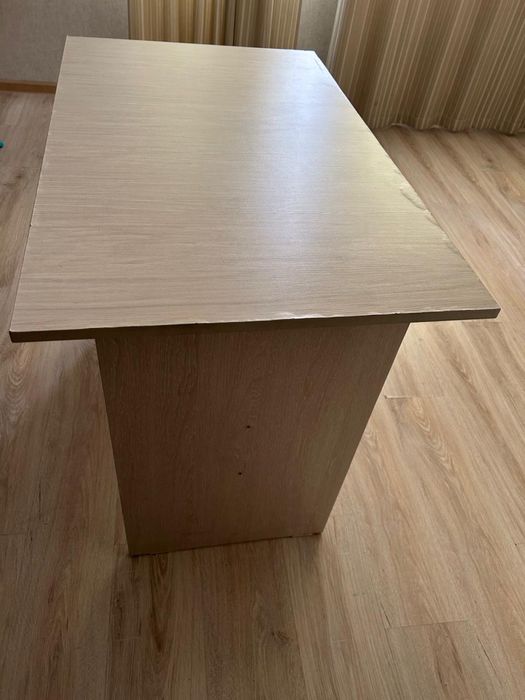 Стол размер 60 см*90 см и 4 табуретки