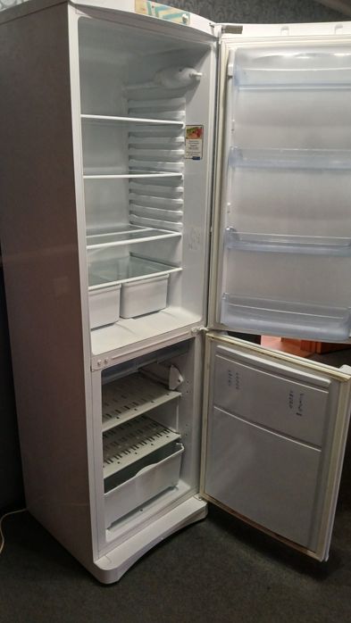 Продам холодильник индезит