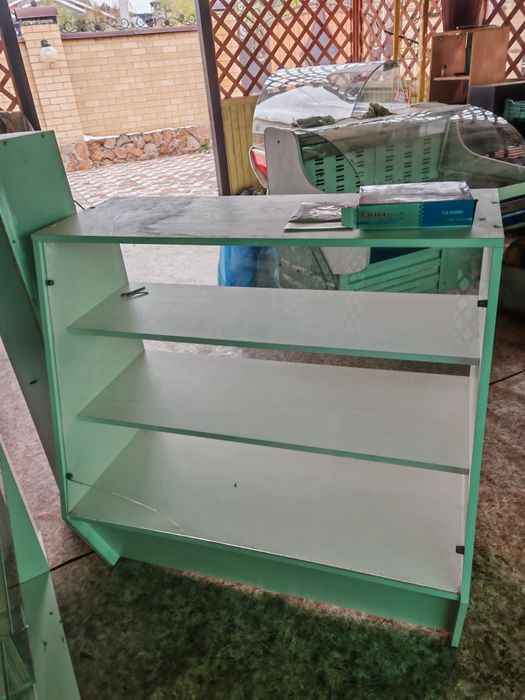 Продам торговые витрины, куб стеклянный
