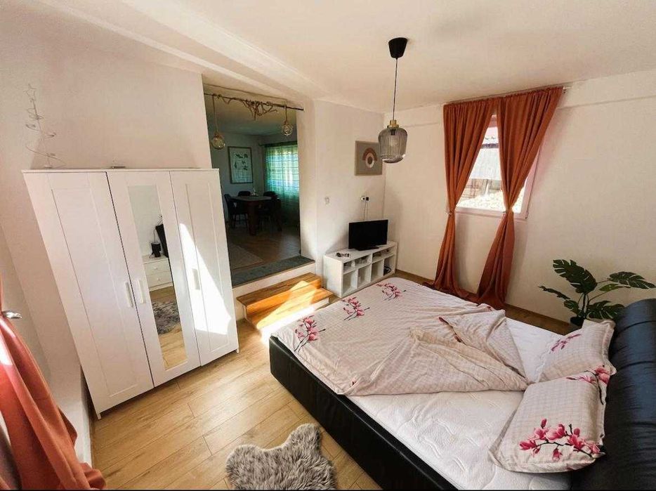 Proprietate deosebită în Răchitova – 5000 mp teren, două case renovate