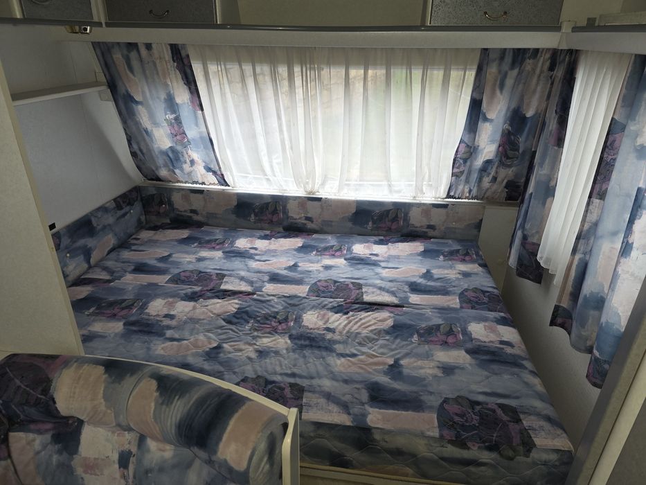 Vând Rulota Caravelair de patru persoane 1998