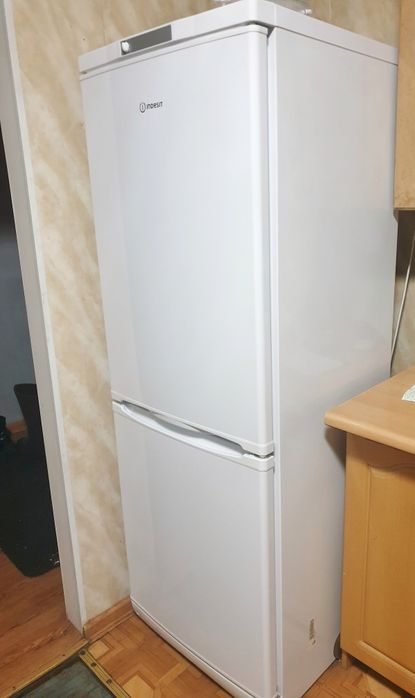 Холодильник Indesit ES 16 в идеальном состоянии