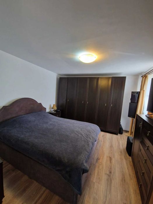 Vând casă Colentina+loc de parcare în curte