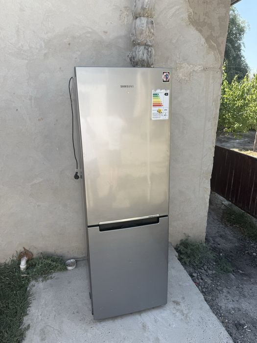 Продам Холодильник LG