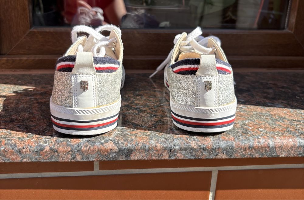 Tenisi dama Tommy Hilfiger!