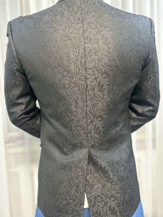 Продаю костюм с жилеткой