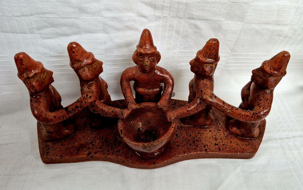 Figurină veche Cercul de Prieteni Tarahumara din lut roșu 30cm, handmade.