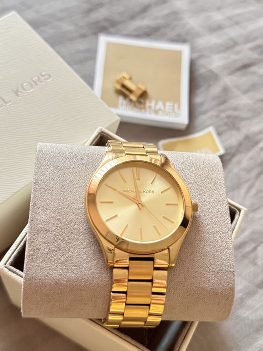 Часовник Michael Kors златист цвят
