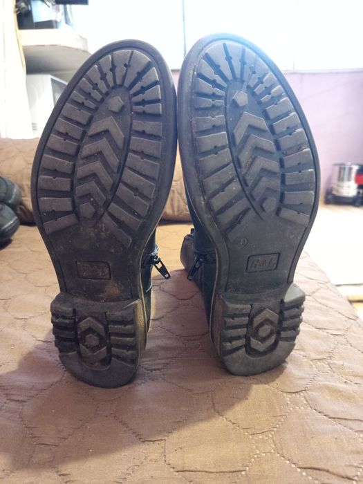 Черни ботички от естествена кожа