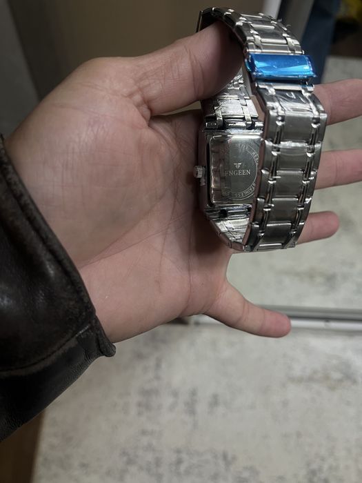 Продам часы  кварцевые
