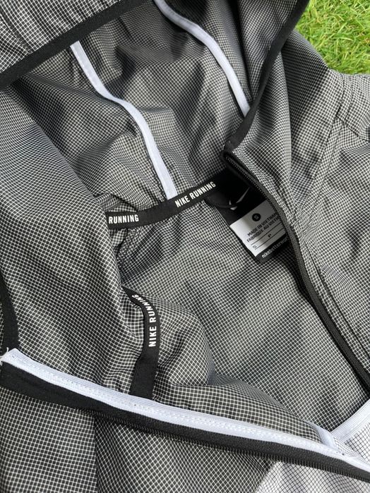 Дамско горнище / ветровка : Nike Women’s Racer Running Woven (Grey) S