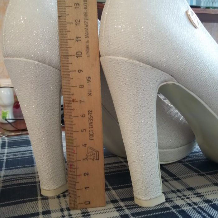 Продам красивые туфли .38 р-р.