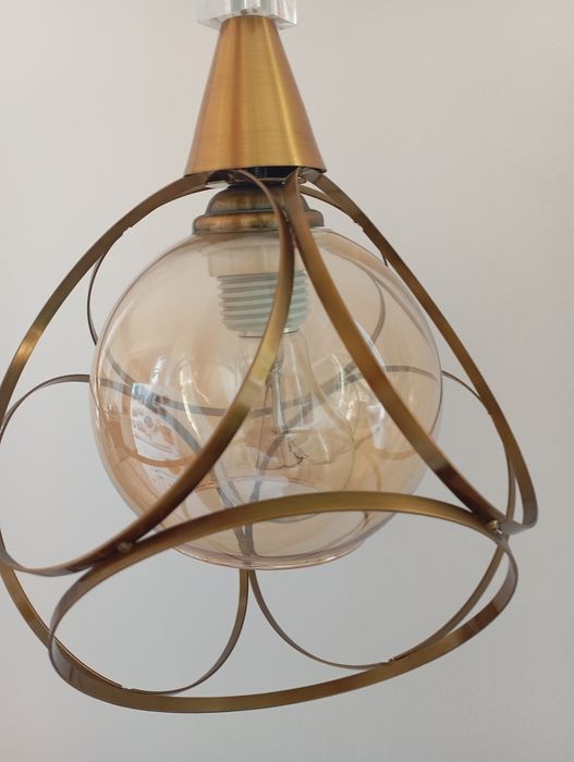 Продам люстру б/у в отличном состоянии.