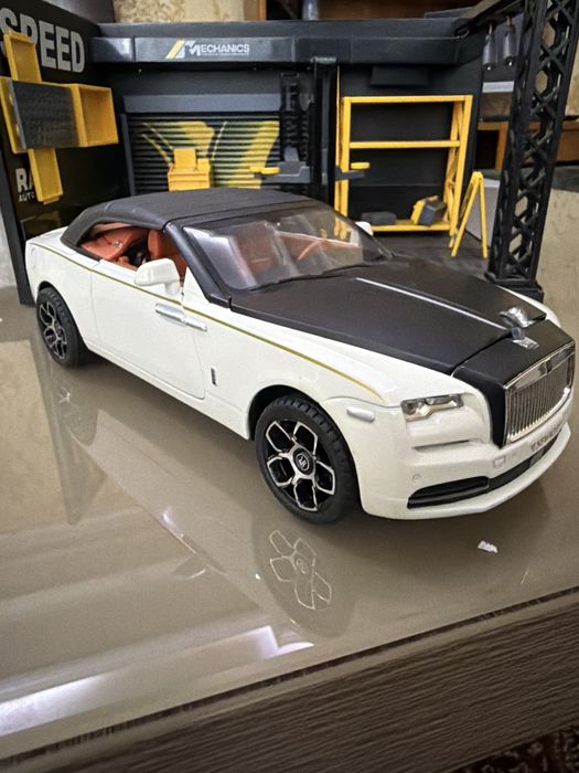 1:24 olchamdagi sifatli model mashina sotiladi