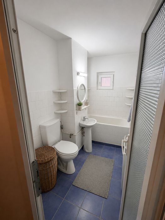 Inchiriez apartament cu 3 camere