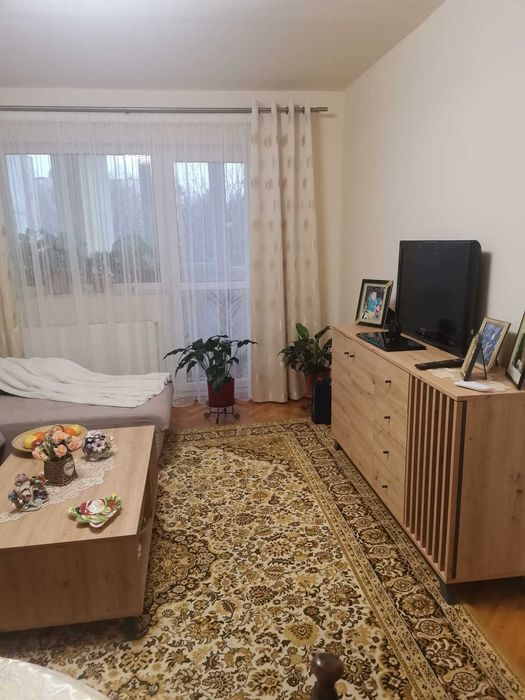 Vând covor tip persan