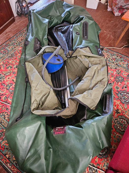 Гумена лодка с гребла