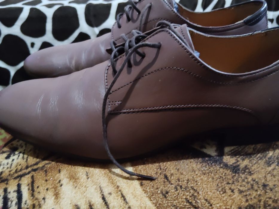 Vând pantofi mărimea 43