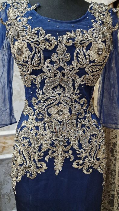 Шикарное,вечернее платье