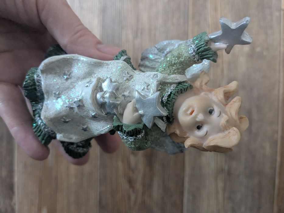 Статуэтки ,копилки , цветы из рога.