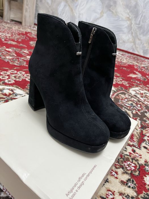 Yangi tuflilar sotiladi,35razmerda juda kachestvenniy rossiya mahsulot