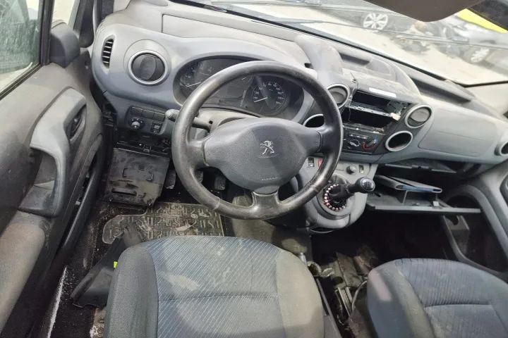 Dezmembrez Peugeot Partner 2  motor 1.6hdi  75cp 9HN dezmembrari cutie de viteze motor