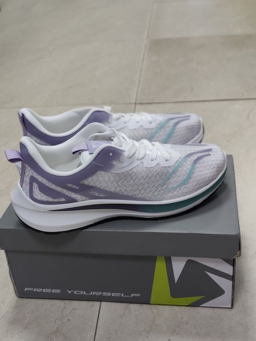 Продам кроссовки