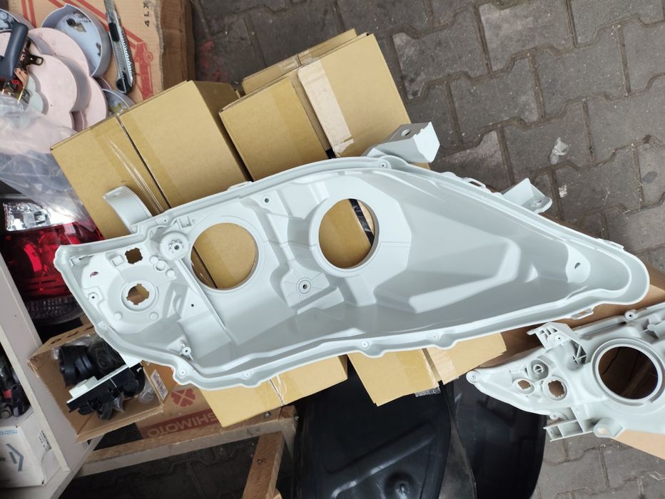 Корпус фара камри