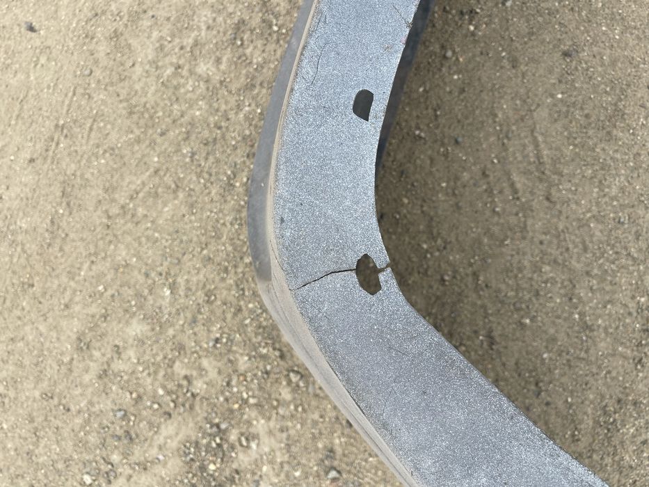 Продам бампер на ниссан сани